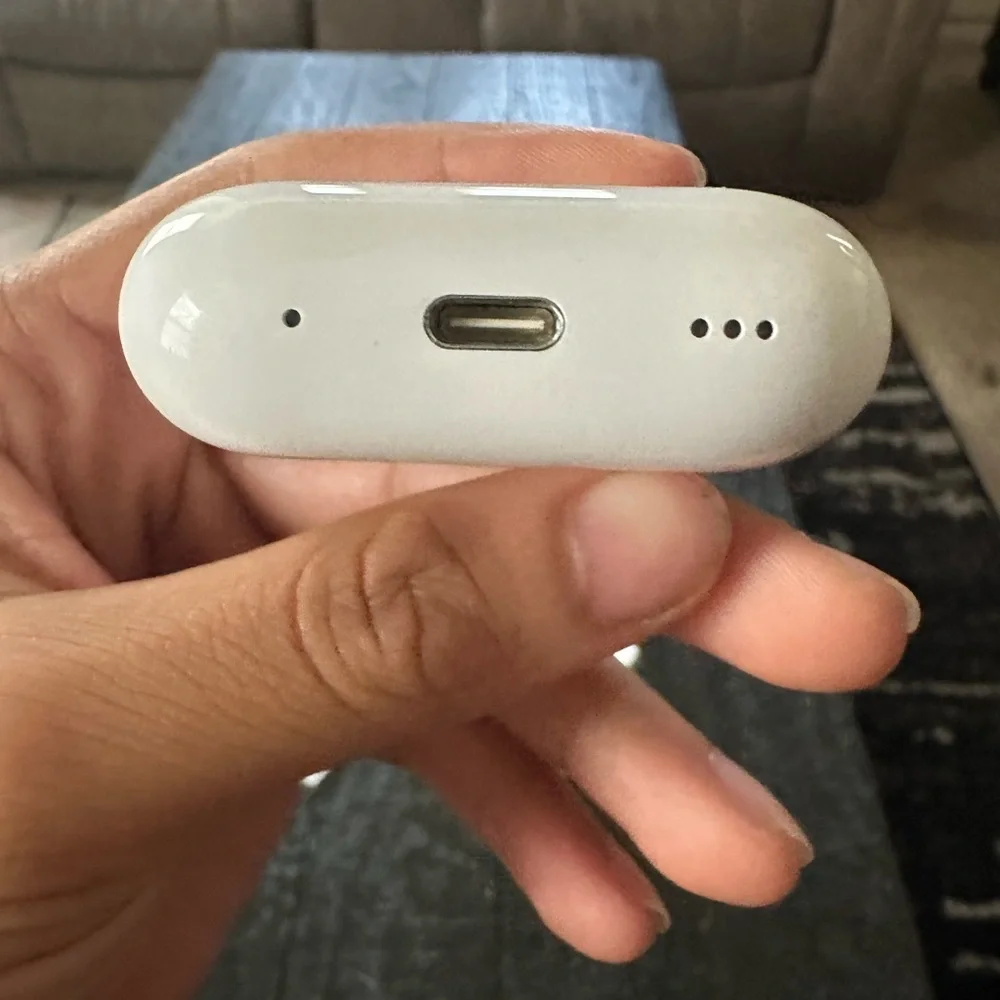 Apple White Wireless Earbuds with Charging Case